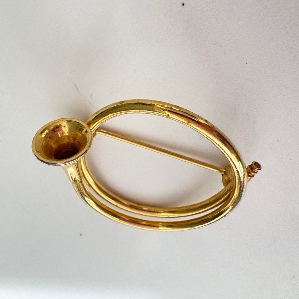Vintage French horn Elegant Gold tone Double Ring Brooch